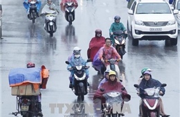 Mưa lớn ở Bắc Bộ từ đêm nay, Trung Bộ vẫn nắng nóng gay gắt