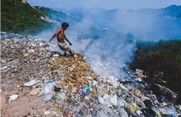 Những bức hình ám ảnh về rác thải nhựa tại bờ biển Việt Nam