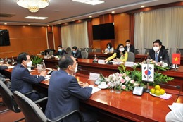 Bộ Công Thương đề nghị Hàn Quốc hỗ trợ tiếp cận nguồn vaccine COVID-19
