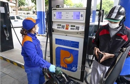 Điều hành giá xăng dầu: Cần sớm có giải pháp kìm đà tăng