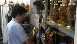 Thu giữ gần 650 lít rượu không rõ nguồn gốc xuất xứ tại Hà Nội