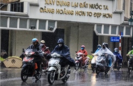 Thủ đô Hà Nội có mưa nhỏ, trời rét 
