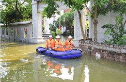 Đảm bảo an toàn điện tại vùng bị ngập lụt tại Chương Mỹ