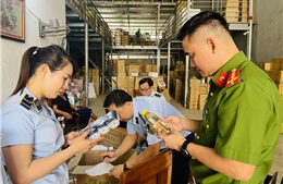 Xử phạt gần 50 triệu đồng đối với cơ sở kinh doanh mỹ phẩm giả mạo nhãn hiệu và nhập lậu