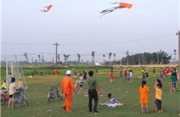 EVNHANOI cảnh báo mối nguy hiểm khi thả diều gần lưới điện