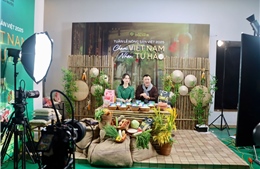 Nghệ sĩ Tự Long livestream &#39;chốt đơn&#39; gạo ngon nhất thế giới ST25