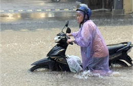 Hà Nội mưa lớn, cảnh báo hàng loạt tuyến đường nguy cơ ngập úng