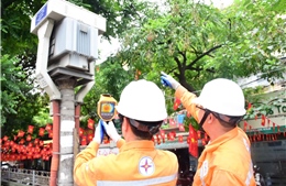 Giữ dòng điện Thủ đô thông suốt giữa những ngày nắng như đổ lửa