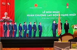 Tổng Bí thư Tô Lâm trao Huân chương Lao động hạng Nhất cho Bộ Nông nghiệp và Môi trường