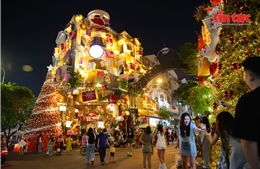 TP Hồ Chí Minh rực rỡ sắc màu Giáng sinh hấp dẫn giới trẻ