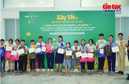TP Hồ Chí Minh: Trao học bổng ‘Xây nền ước mơ’ đến con em công nhân 