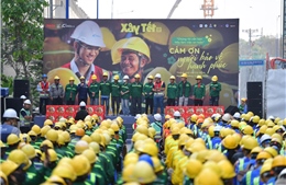 Mang không khí Tết đến 1.100 công nhân tại công trường xây dựng tại TP Hồ Chí Minh