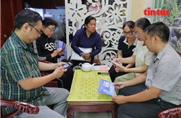 TP Hồ Chí Minh: Hơn 70.000 cử tri phường Minh Phụng tra cứu điểm bỏ phiếu bằng mã QR