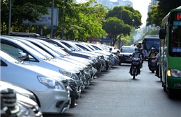 Hơn 700 xế hộp ra đường mỗi ngày, Việt Nam sắp bị &#39;ô tô hóa&#39;