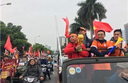 Dàn xe Jeep &#39;chất lừ&#39; trên phố Hà Nội tiếp lửa cho đội tuyển Việt Nam