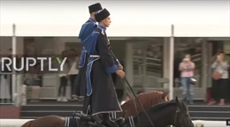 Xem kỵ binh Nga biểu diễn điêu luyện trên lưng ngựa