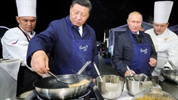 Video Tổng thống Putin cùng ông Tập Cận Bình vào bếp làm bánh