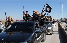 IS tấn công nhóm phiến quân đối địch, cướp thùng đựng khí clo