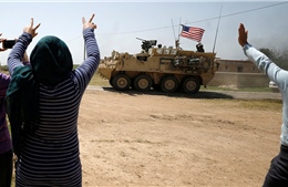 Video xe quân sự Mỹ nối đuôi nhau rời Syria