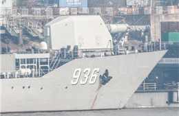 Xuất hiện hình ảnh tàu Trung Quốc chở súng điện từ ra biển
