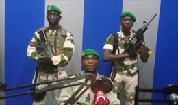 Video quân đội Gabon tuyên bố đảo chính qua đài phát thanh