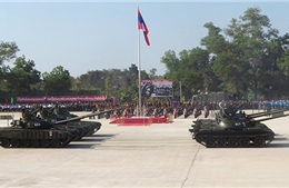Lào khoe xe tăng tiên tiến nhận từ Nga trong lễ diễu binh