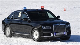 Xem xe chuyên dụng của Tổng thống Nga &#39;khoe tài&#39; trên đường tuyết trắng