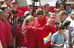 Tổng thống Venezuela Maduro hào hứng nhảy salsa khi tuần hành