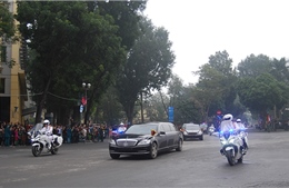 Đông đảo người dân Hà Nội xuống đường chào đón Chủ tịch Triều Tiên
