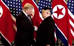 Video Tổng thống Mỹ D. Trump và Chủ tịch Triều Tiên bắt tay nhau 