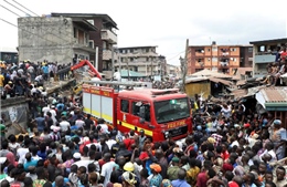 Trên 100 học sinh mắc kẹt trong tòa nhà sập tại Nigeria