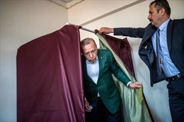 Tổng thống Thổ Nhĩ Kỳ Erdogan đối mặt với thách thức chính trị lớn chưa từng có?