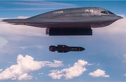 Đang căng thẳng với Iran, Mỹ tung video máy bay B2 thả cặp siêu bom
