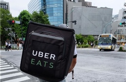 Nhật Bản: Công ty giao đồ ăn Uber Eats bị cáo buộc vi phạm luật nhập cư