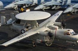 Máy bay cảnh báo sớm gây tai nạn liên hoàn với tiêm kích trên tàu sân bay Mỹ