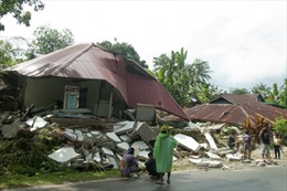 Tin giả khiến người dân Indonesia không dám về nhà sau động đất