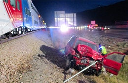 Video giải cứu lái xe bất tỉnh khỏi mũi tàu hỏa trong tích tắc