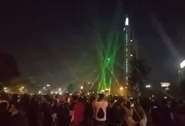 Người biểu tình Chile chiếu laser hạ UAV cảnh sát