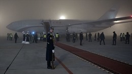 Xem video máy bay chở Tổng thống Putin hạ cánh trong sương mù dày đặc