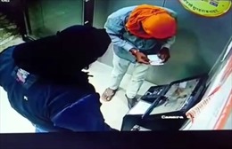 Nhóm trộm táo tợn định đánh nguyên cả cây ATM