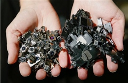 Apple tái chế iPhone bằng robot