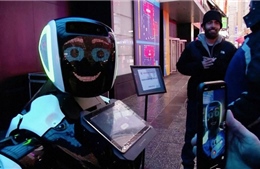 Robot tư vấn về virus Corona xuất hiện trên đường phố Mỹ