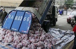 Trung Quốc sa thải quan chức sau vụ dùng xe rác chở thịt lợn cung cấp cho người dân