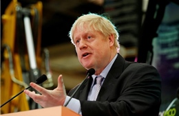 Thủ tướng Anh họp báo tuyên bố các biện pháp cách ly 14 ngày và hạn chế tụ tập