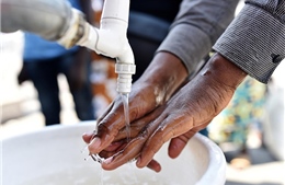 Hàng triệu người châu Phi không đủ nước rửa tay phòng dịch COVID-19