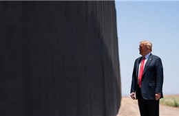 Tổng thống Trump tuyên bố tường biên giới có thể chặn được cả dịch COVID-19