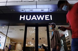 Anh công khai cấm cửa Huawei