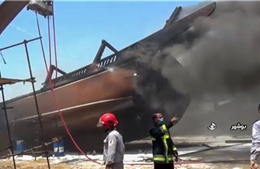 Video cận cảnh vụ 7 tàu tại cảng Iran cháy ngùn ngụt