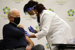 Tổng thống đắc cử Joe Biden tiêm vaccine phòng COVID-19