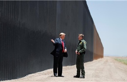 Những ngày cuối nhiệm kỳ, Tổng thống Trump đến thăm tường biên giới